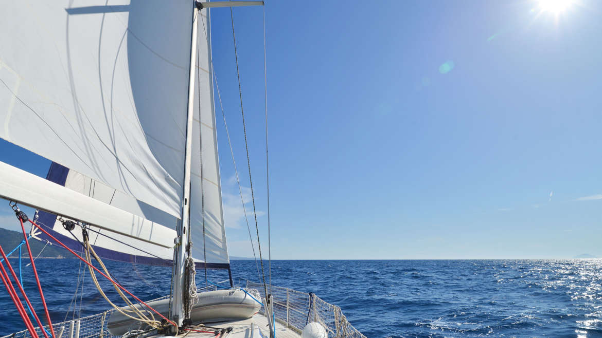 4 Reasons to Charter a Yacht